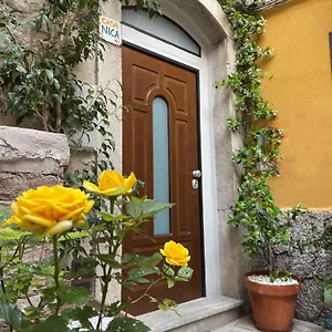https://casanica-taormina.sicilyhotelsitaly.net